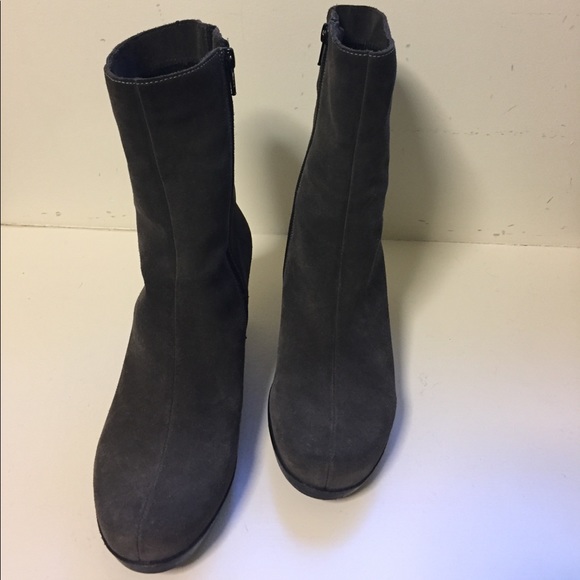 La Canadienne Waterproof Suede Ankle Boot. - Picture 2 of 8